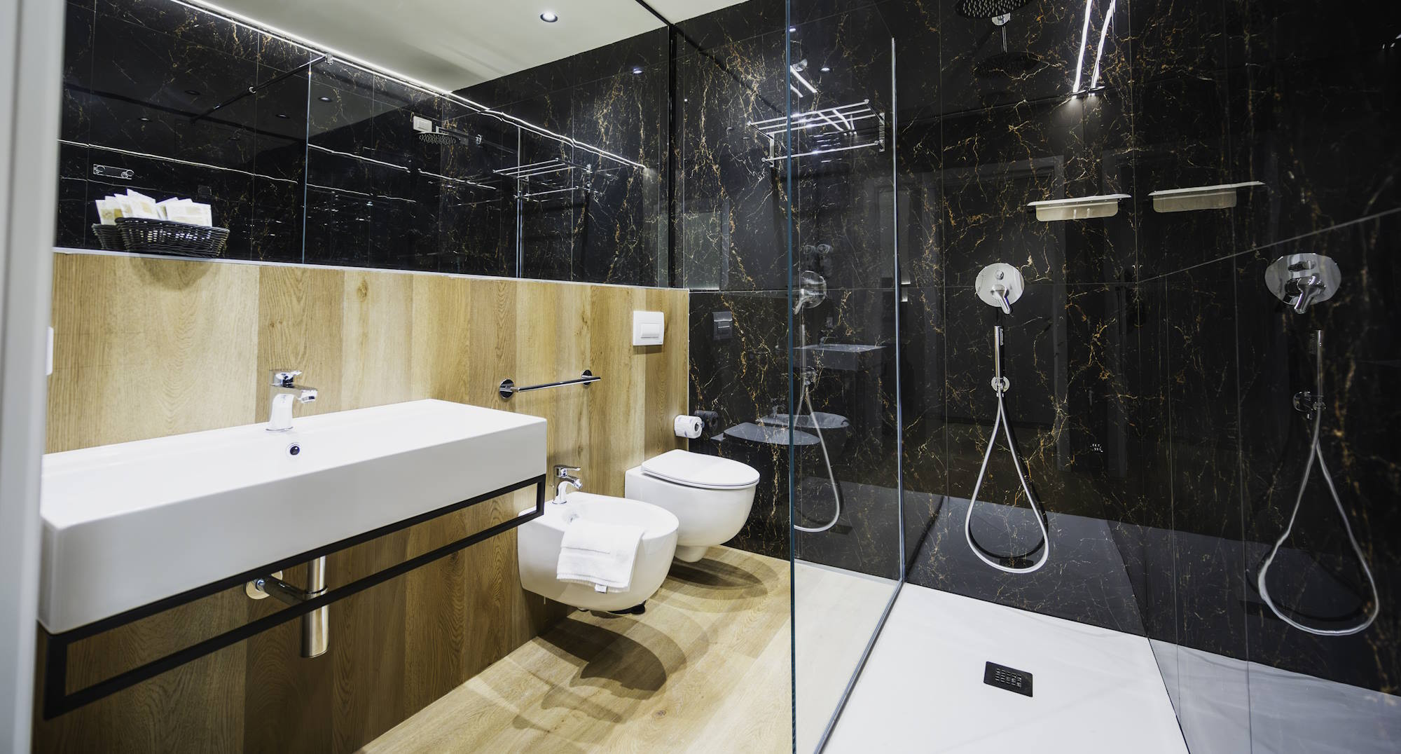 media.CFH_Village_Riccione_camere_Family_Relax_bagno