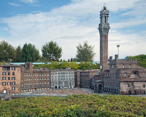 media.Piazza-del-Campo-Siena-al-parco-tematico-Italia-in-Miniatura-ingressi-gratuiti-per-tutta-la-famiglia-in-vacanza-al-Club-Family-Hotel-RIccione -Village