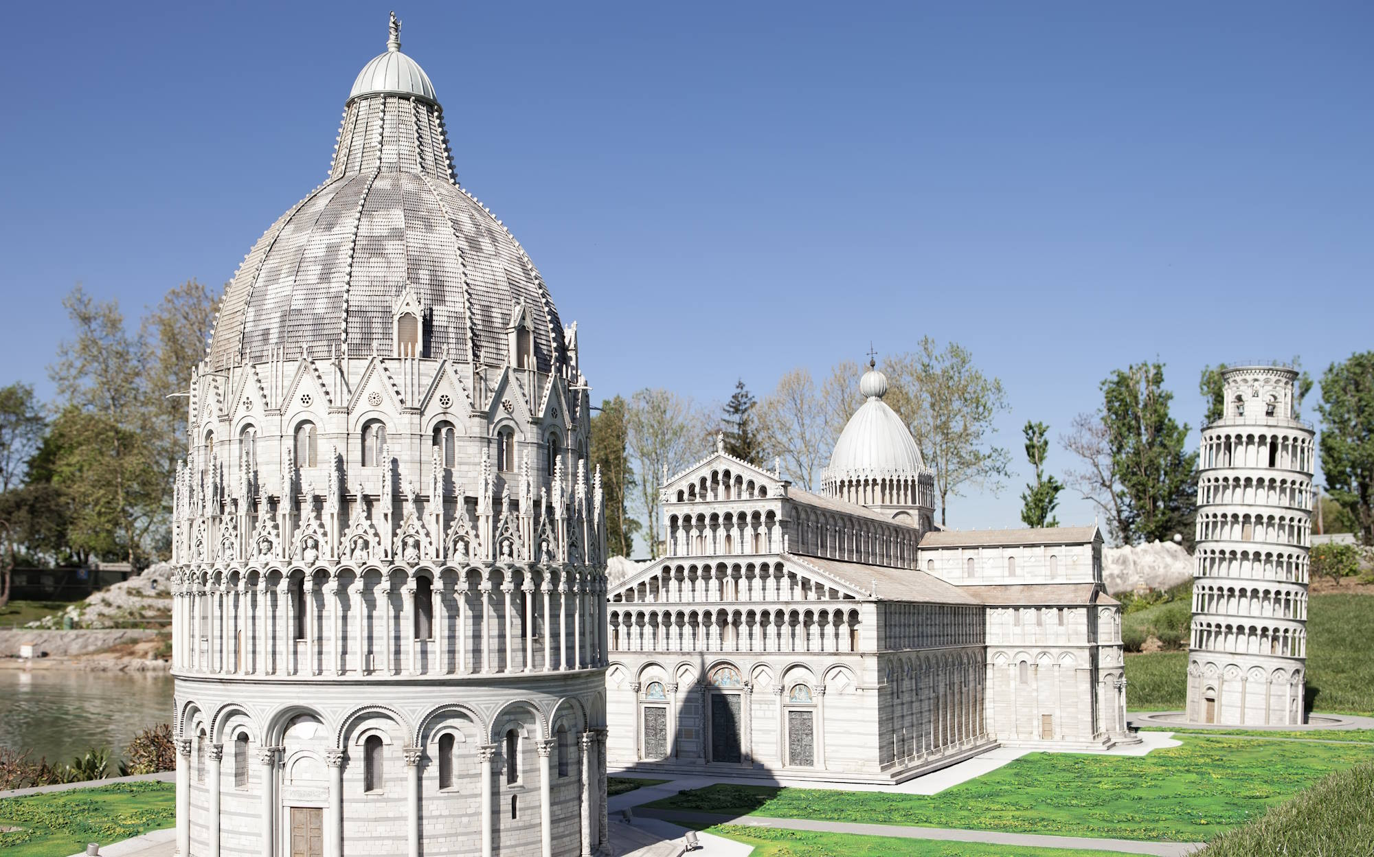 media.Battistero-Cattedrale-Torre-di-Pisa-al-parco-tematico-Italia-in-Miniatura-ingressi-gratuiti-per-tutta-la-famiglia-in-vacanza-al-Club-Family-Hotel-Riccione-Village