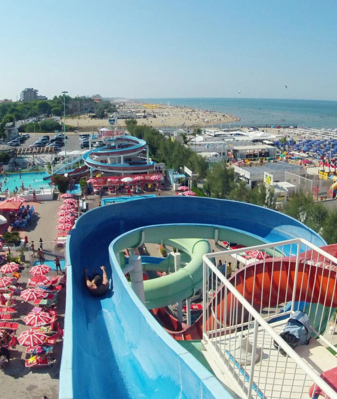media.Slide-Beach-Village-CFH-Riccione