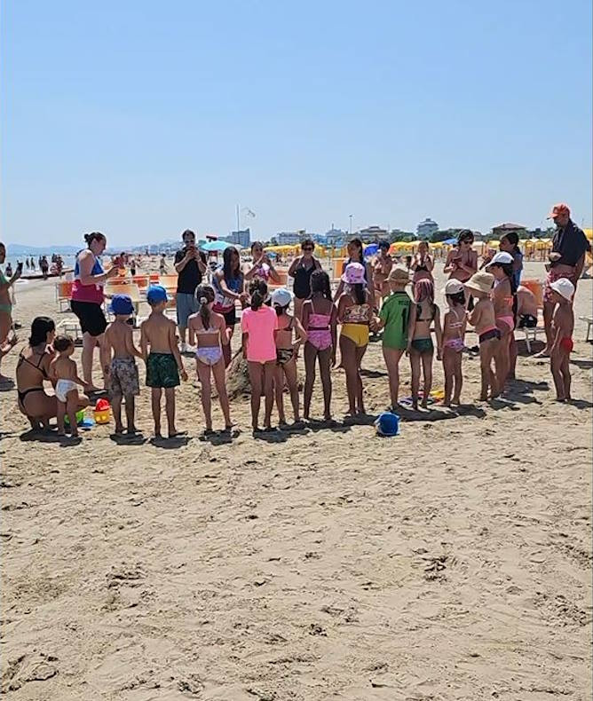 media.gallery_2_animazione_spiaggia_cfh_village_riccione