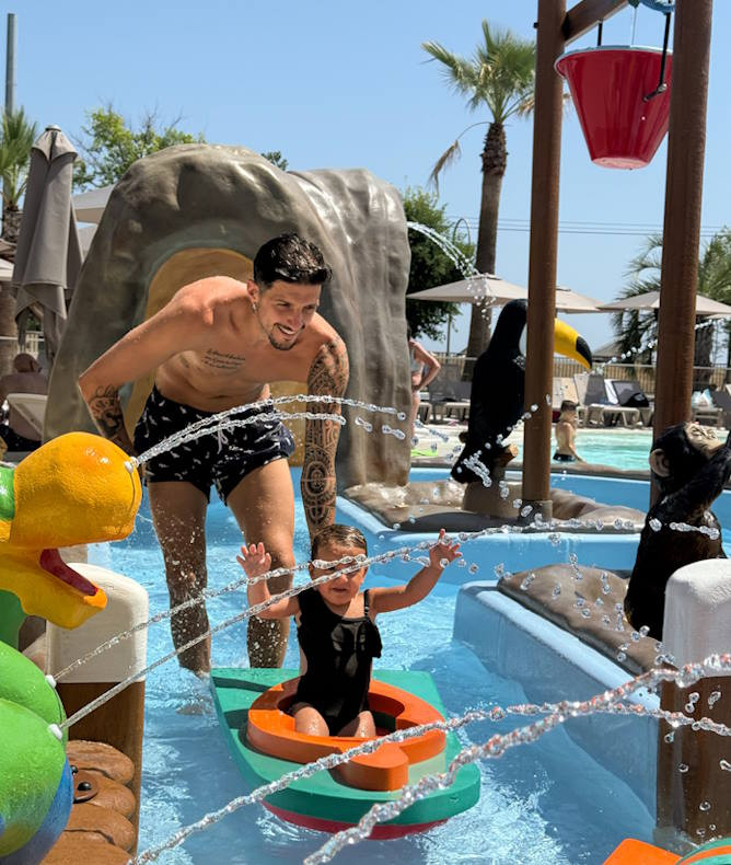 media.gallery_2_splash_area_cfh_village_riccione