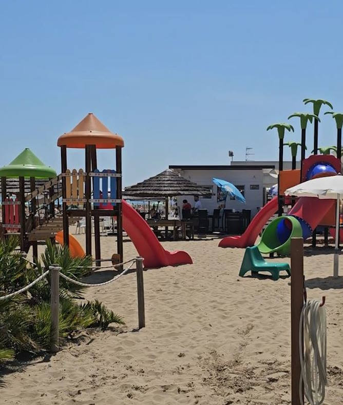 media.gallery_servizi_spiaggia_giochi_bimbi_cfh_village_riccione