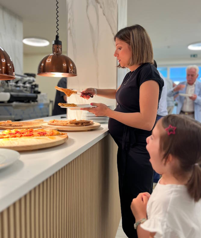 media.gallery_servizi_ristorante_a_buffet_2_cfh_village_riccione 1